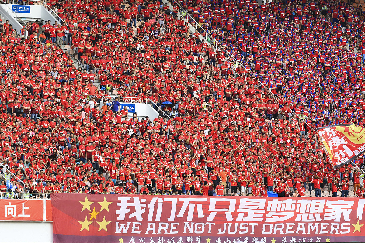 疾风骤雨中的球队奋勇拼搏，不畏强敌的简单介绍