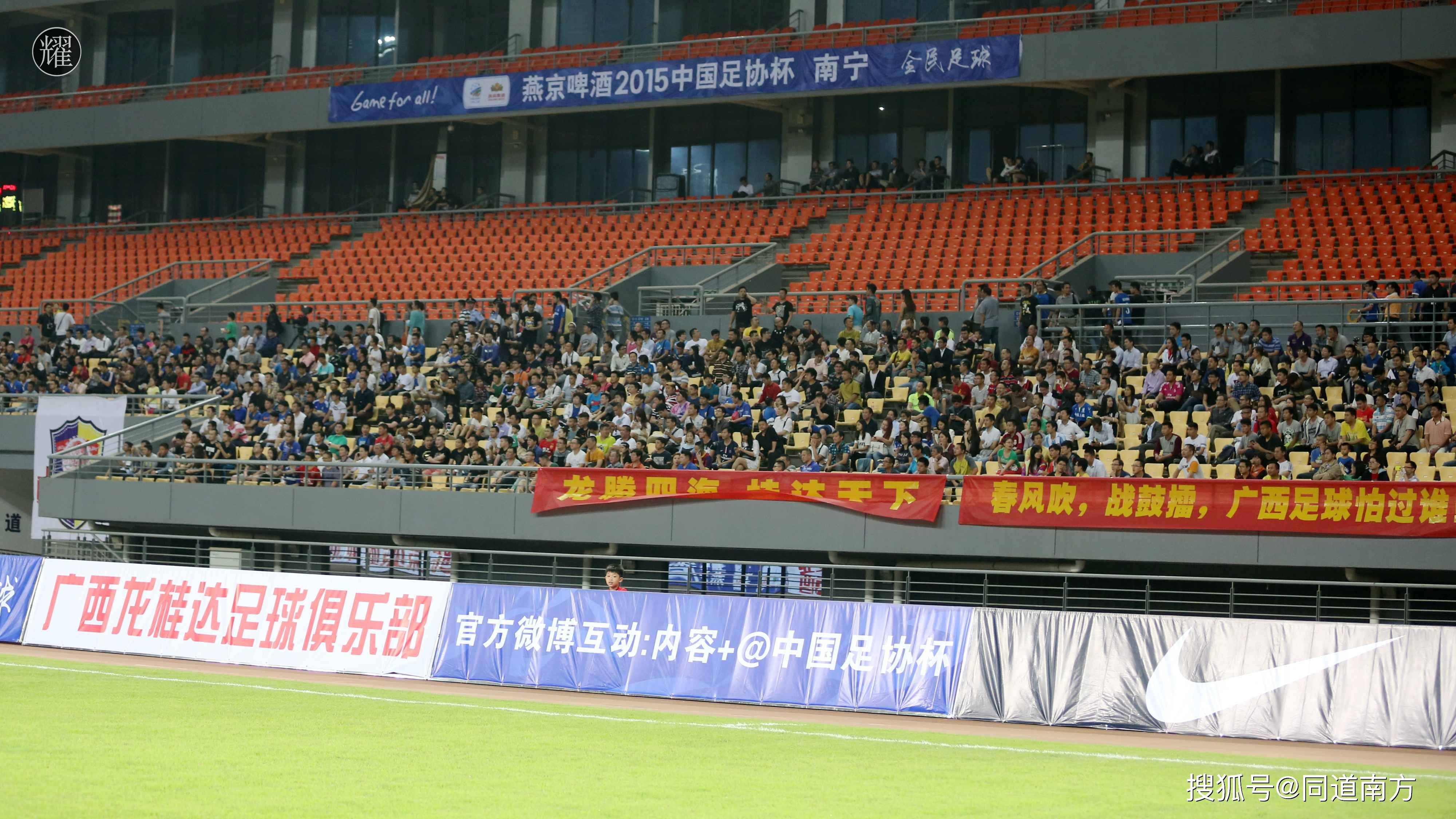 关于斯特拉斯堡球迷为球队加油,期待主场取胜的信息 关于斯特拉斯堡球迷为球队加油,期待主场取胜的信息