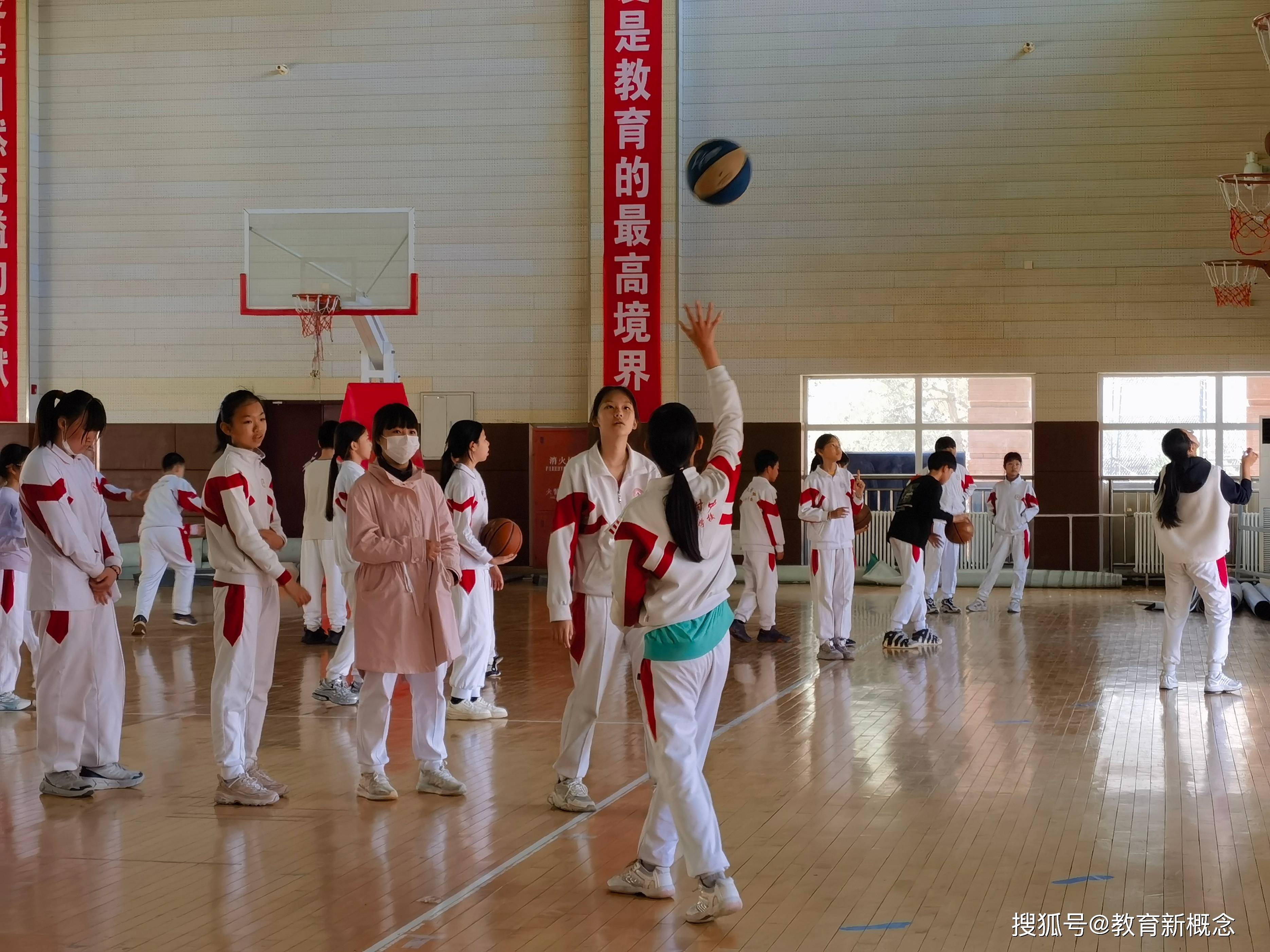 众人瞩目的篮球赛事,谁将成为璀璨之星的简单介绍 众人瞩目的篮球赛事,谁将成为璀璨之星的简单介绍