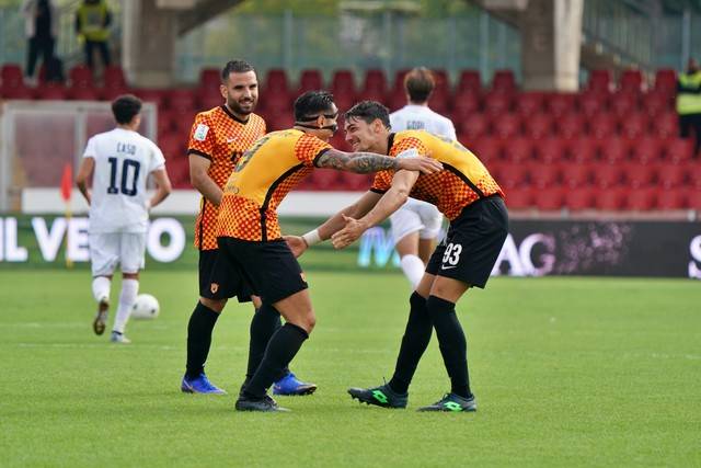 包含马洛卡表现不俗客场夺分冲向中游名次的词条