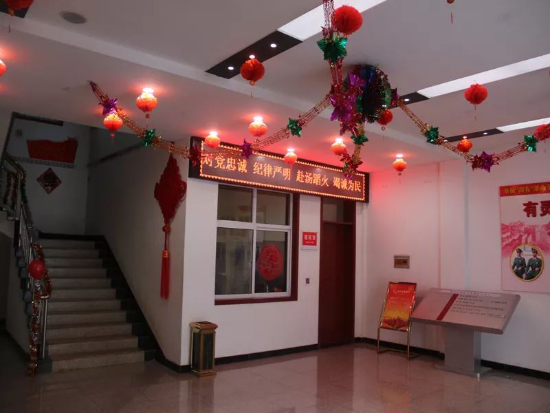 冠军球队庆功晚会欢腾动人,充满喜庆气氛的简单介绍 冠军球队庆功晚会欢腾动人,充满喜庆气氛的简单介绍