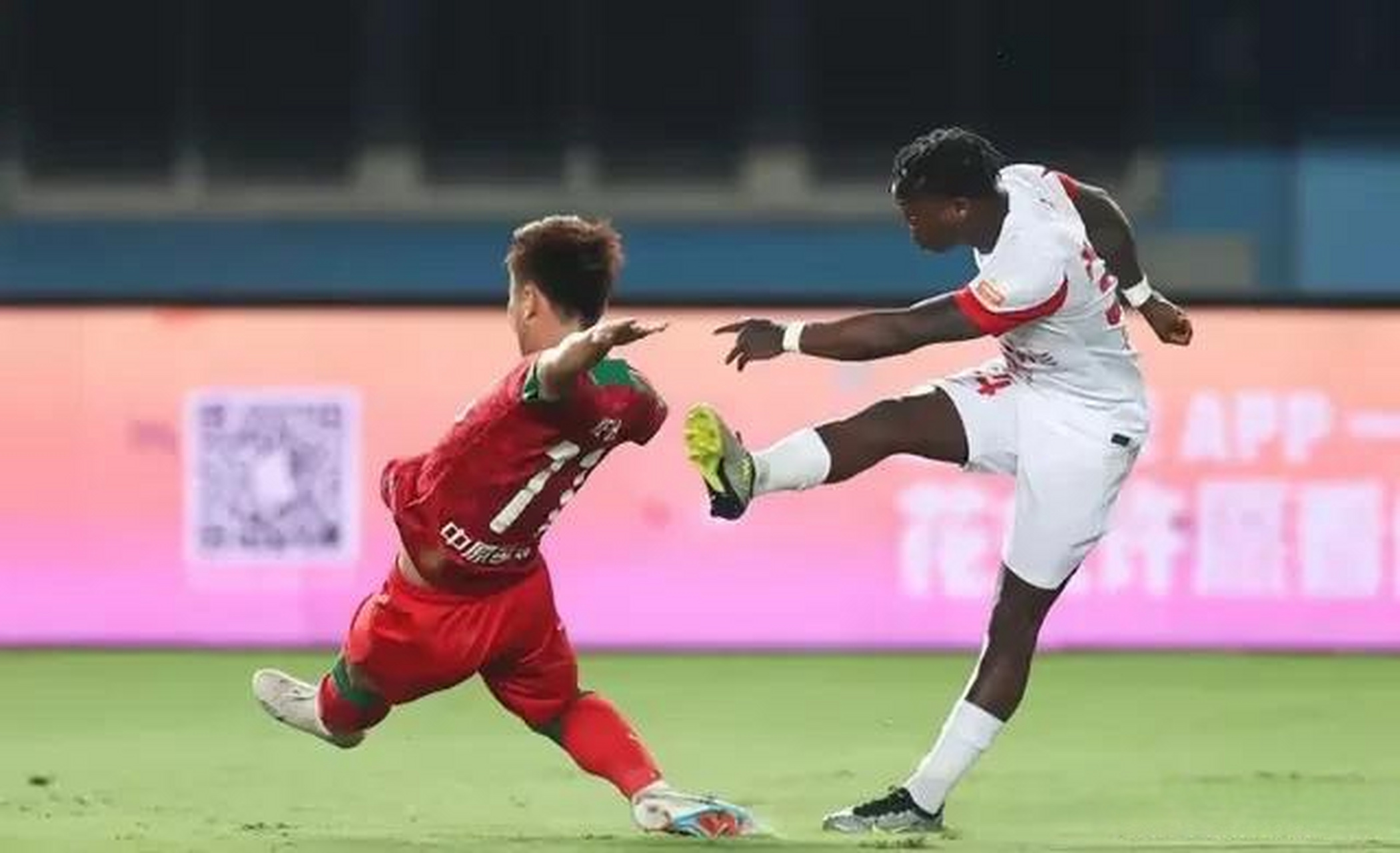 关于上港客场挑战，力争三分继续保持领先的信息