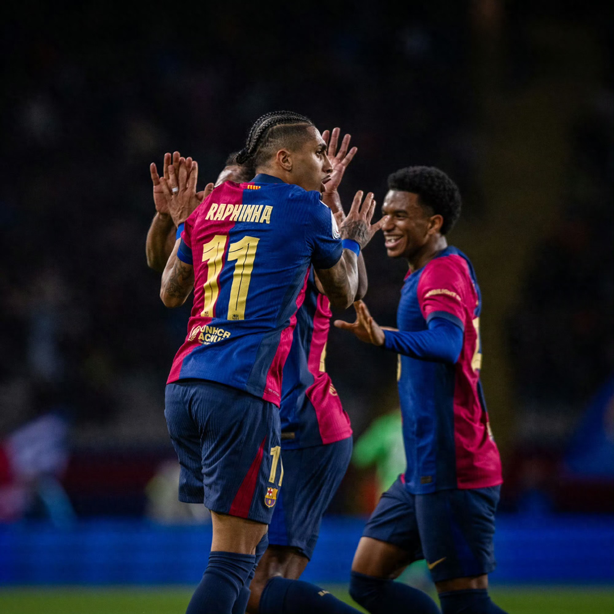 开云体育APP下载-足球赛场上的较量充满悬念和激动