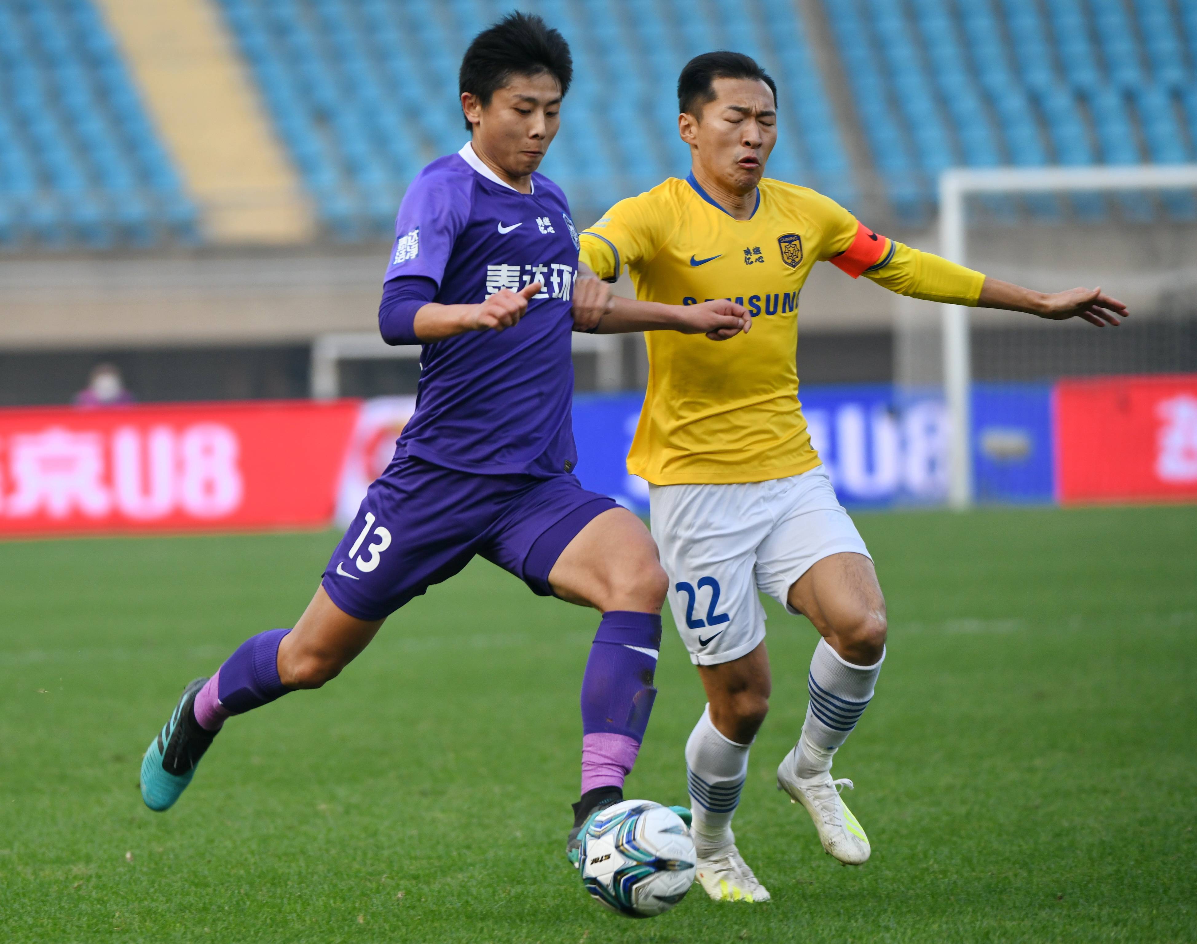 包含江苏苏宁战平河北华夏幸福，积分暂列第三的词条