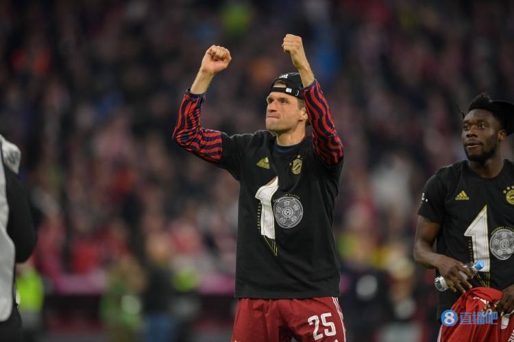 -拜仁慕尼黑逆转阿贾克斯，莱万梅开二度的简单介绍