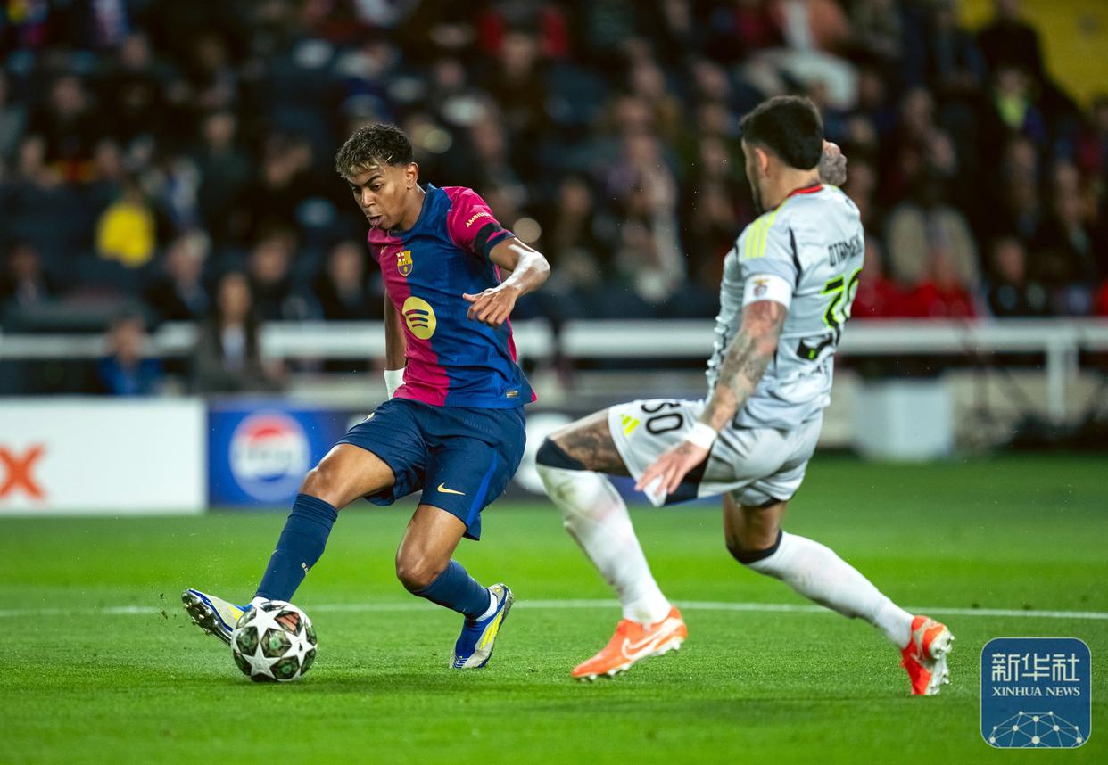 开云体育在线-巴塞罗那主场大胜，淘汰赛前景一片光明
