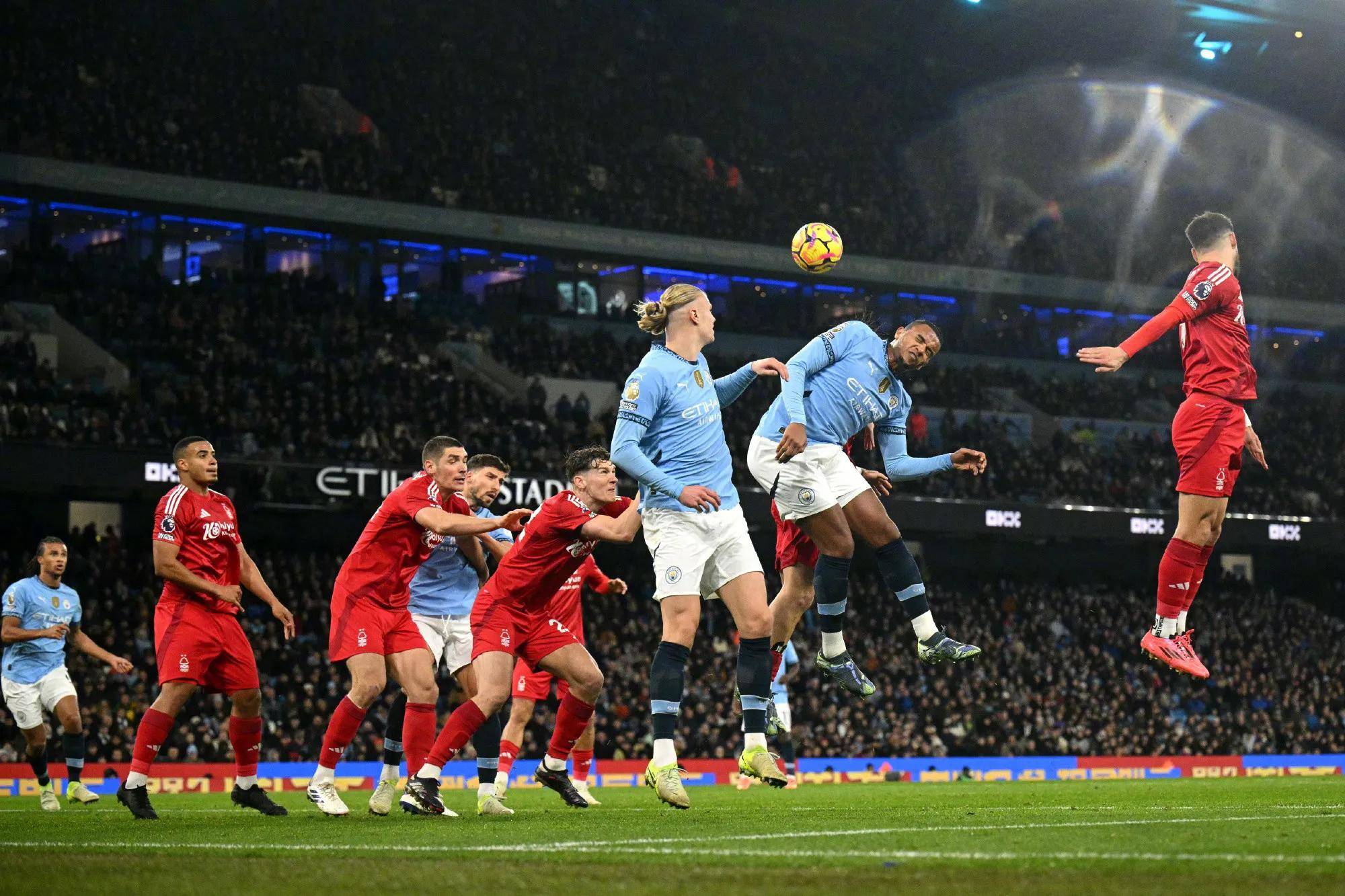 开云体育下载-包含曼城卫冕成功，稳坐积分榜榜首位置的词条