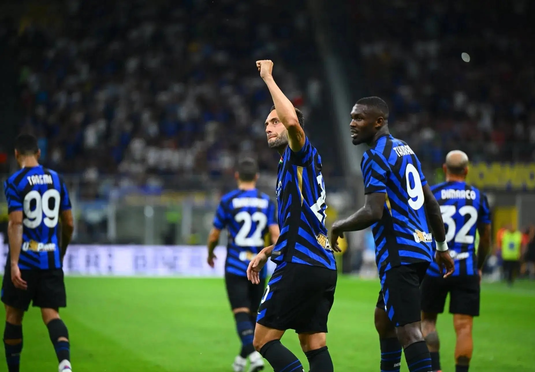 开云体育入口-包含热那亚爆冷战胜米兰，赛季形势一片大好的词条