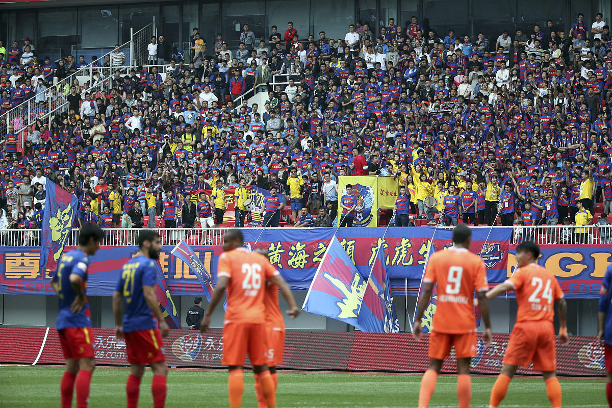 中国队在足球赛事中取得成功 中国队在足球赛事中取得成功