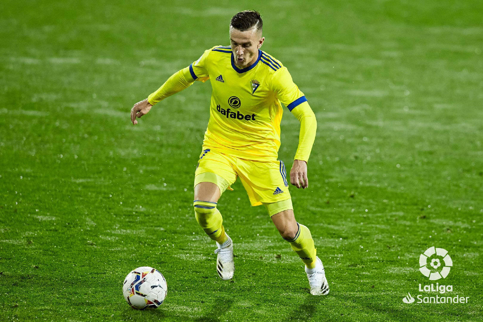 开云体育app-包含埃瓦尔客场战平对手，积分保持稳定的词条