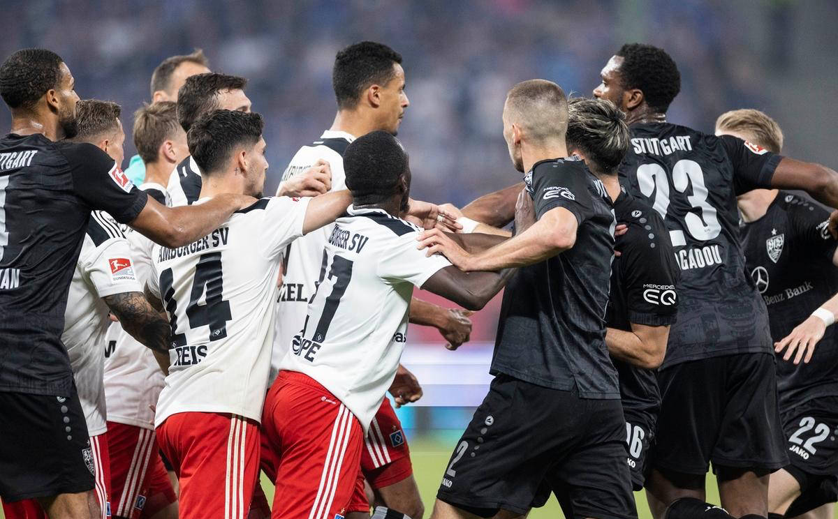 汉堡联队员团结抗敌,取得胜利出击 汉堡联队员团结抗敌,取得胜利出击