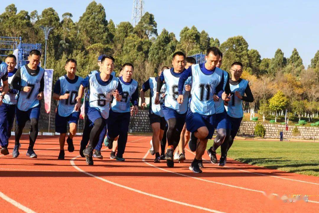 开云体育app-红队与蓝队在场上展开激烈对决