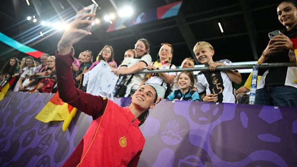 狼堡队的表现受到了球迷的关注 狼堡队的表现受到了球迷的关注