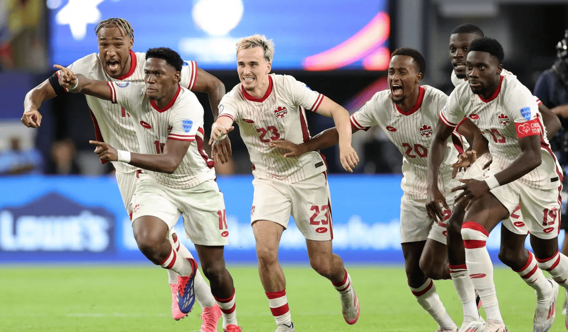 包含美洲杯｜法国队险胜，热议不断的词条