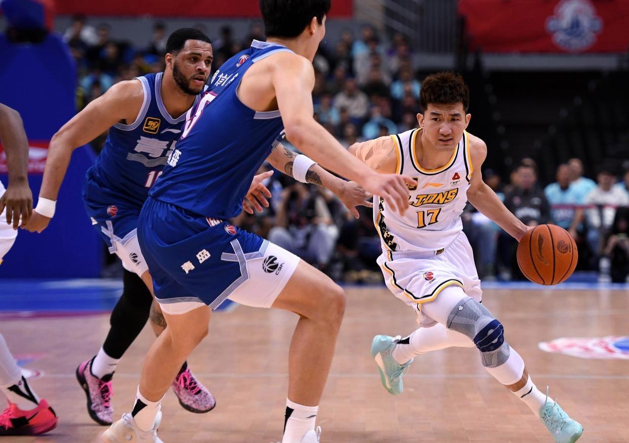 开云体育官网-关于青岛男篮拼尽全力，全队士气高昂的信息