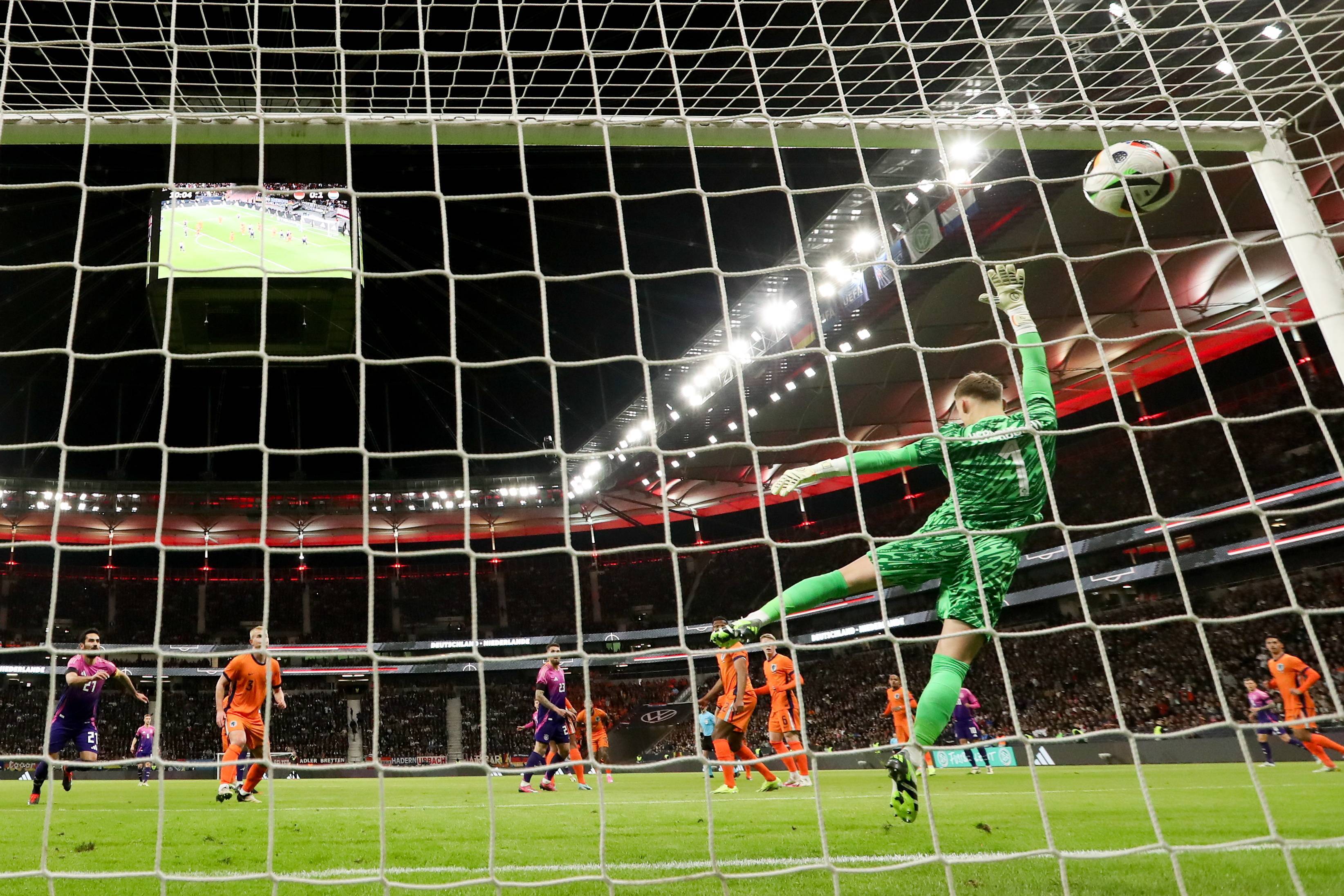 -荷兰队在国际足球大赛中夺冠