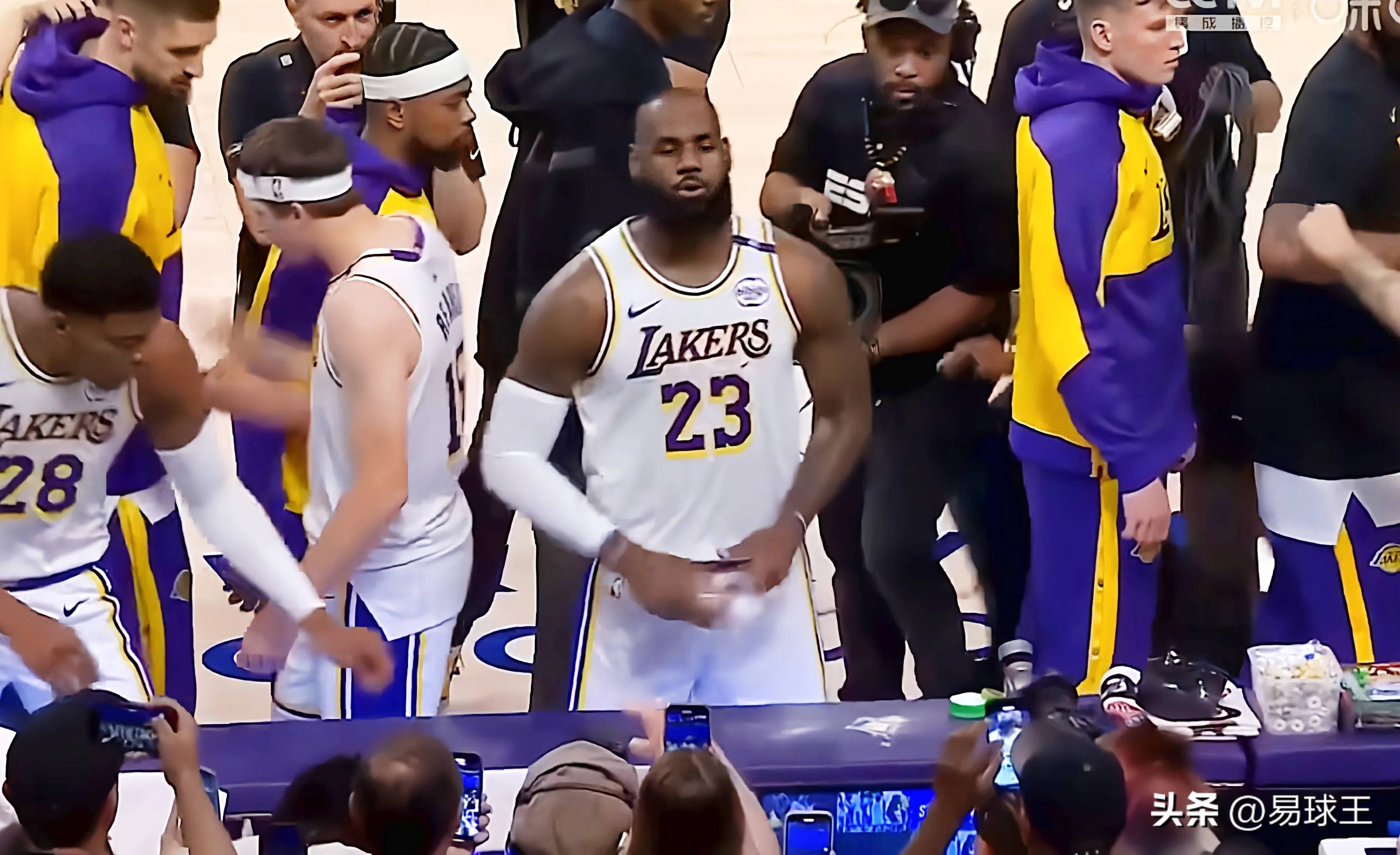 开云体育在线-全队集体失常！球队关键比赛中突遭大败的简单介绍