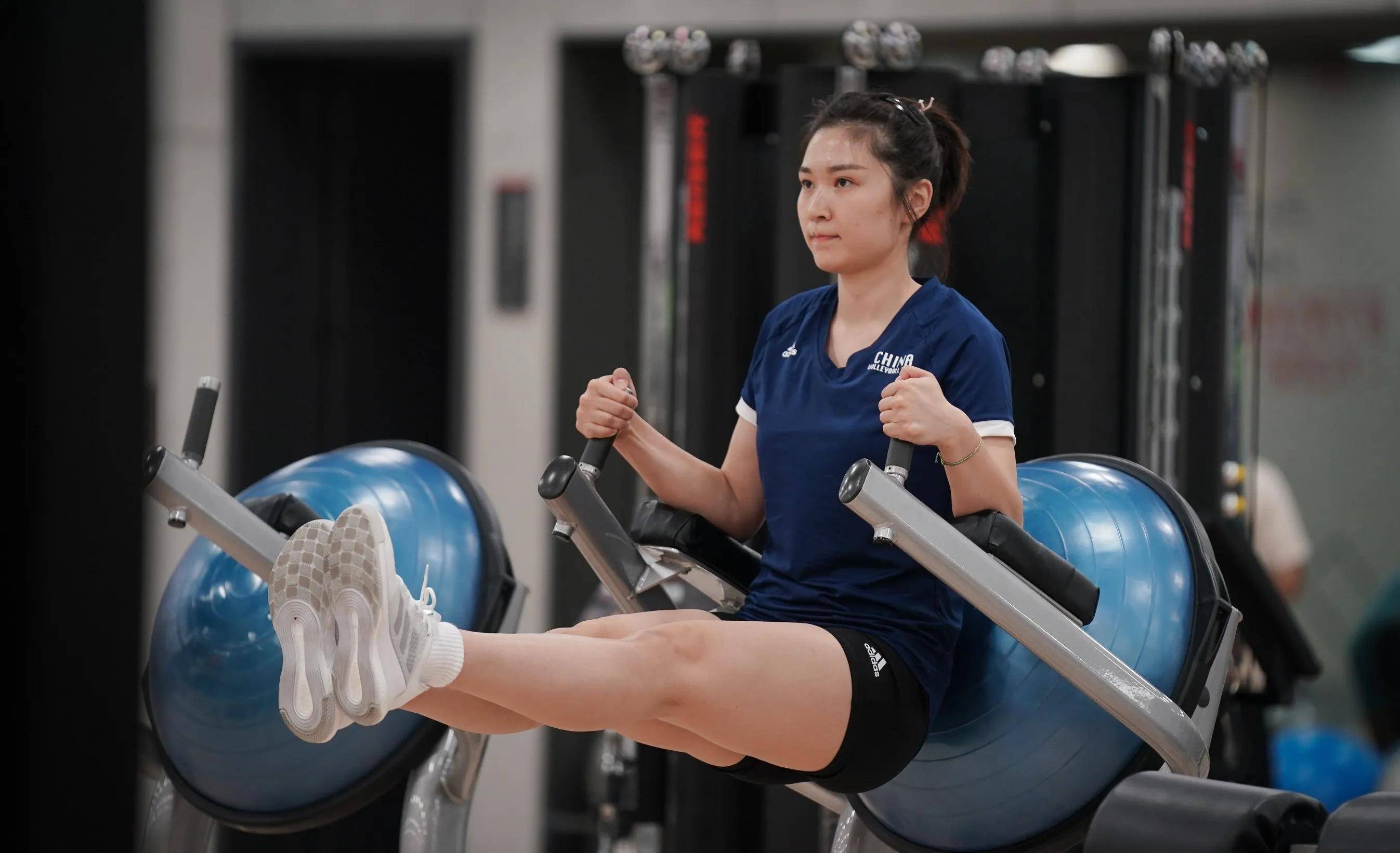 队员风采！比赛中表现出色的球员引人注目