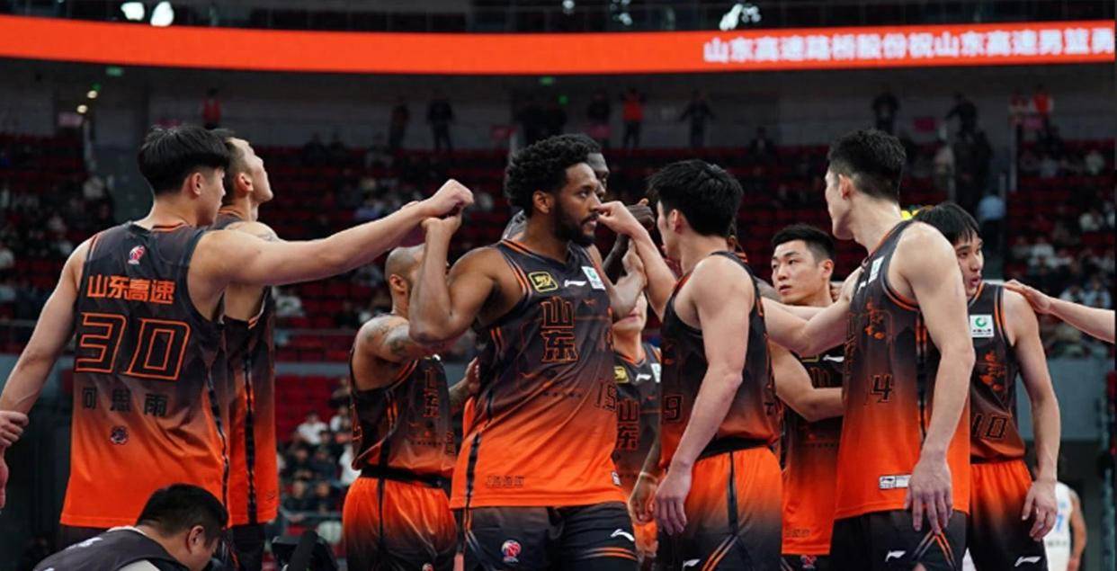山东男篮反弹,以惊人表现夺冠席位 山东男篮反弹,以惊人表现夺冠席位