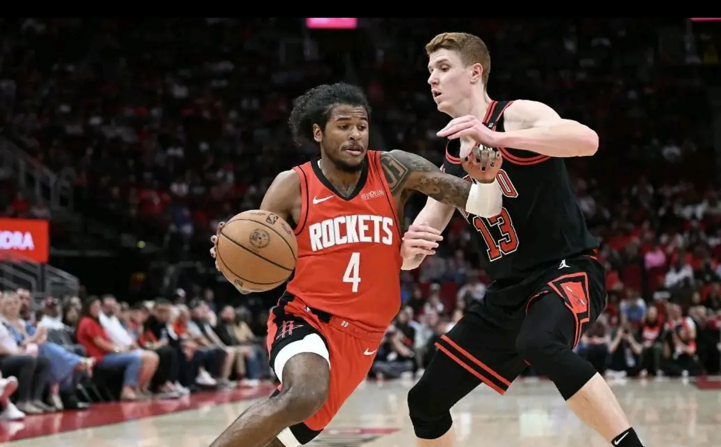 开云下载-凯尔特人轻松战胜马刺，泰伦史密斯表现稳定