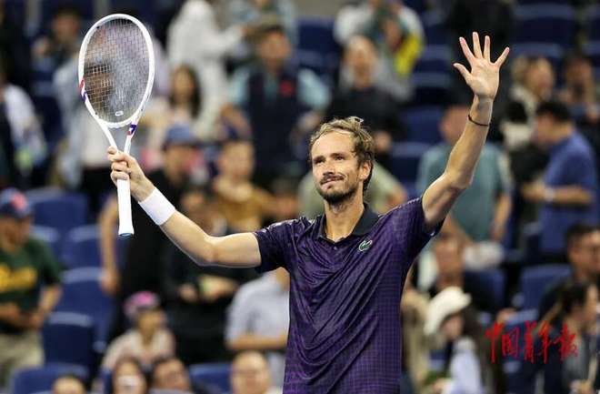 开云体育APP下载-关于德国网球队鏖战英国网球队，梅德韦杰夫制霸全场的信息