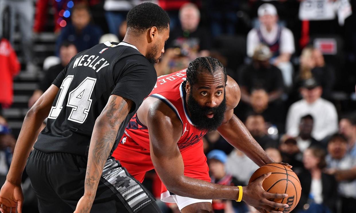 马刺主场大胜快船,终结对手连胜的简单介绍 马刺主场大胜快船,终结对手连胜的简单介绍