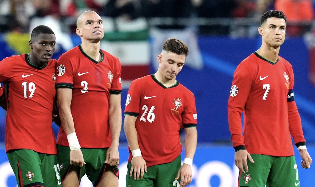 法国队险胜葡萄牙队，张本智和点燃赛场