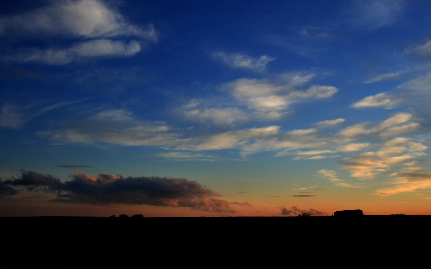 开云下载-英超争冠焦点战，安哥拉正面击溃里昂，冠军格局风云突变