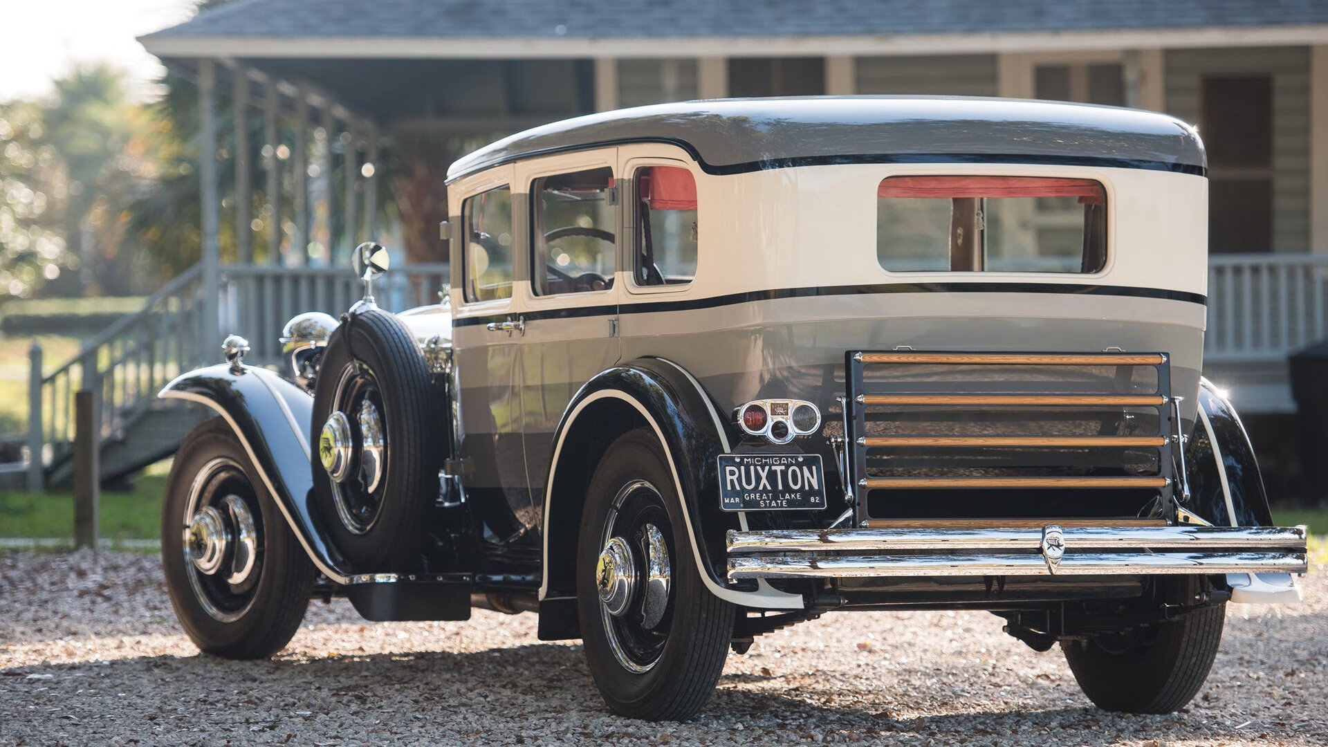 切特霍姆格伦进攻端肆虐，雄鹿力克黄蜂展统治力