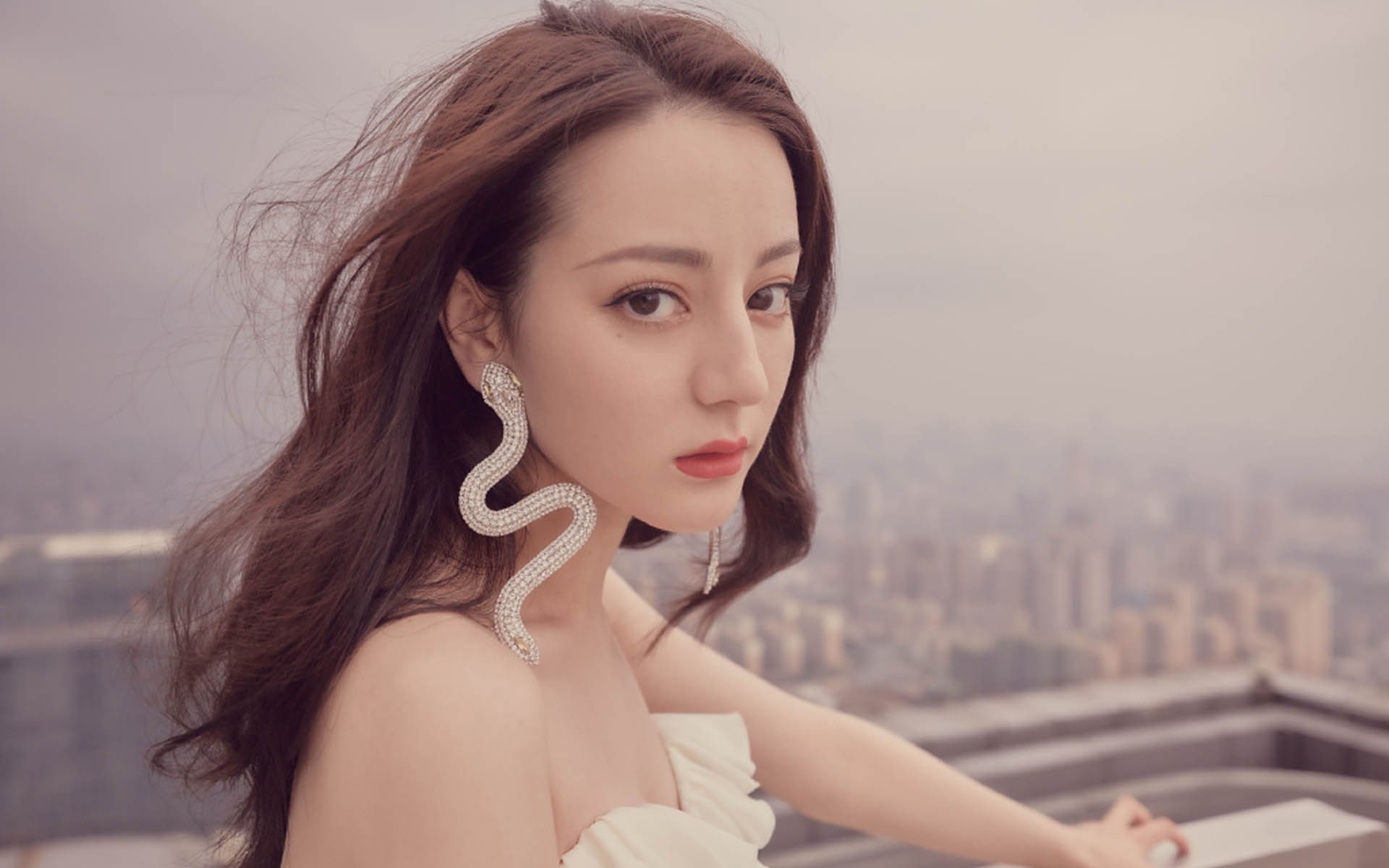 绿茵场与赛车道的英雄交响曲，意志如何改写体育史