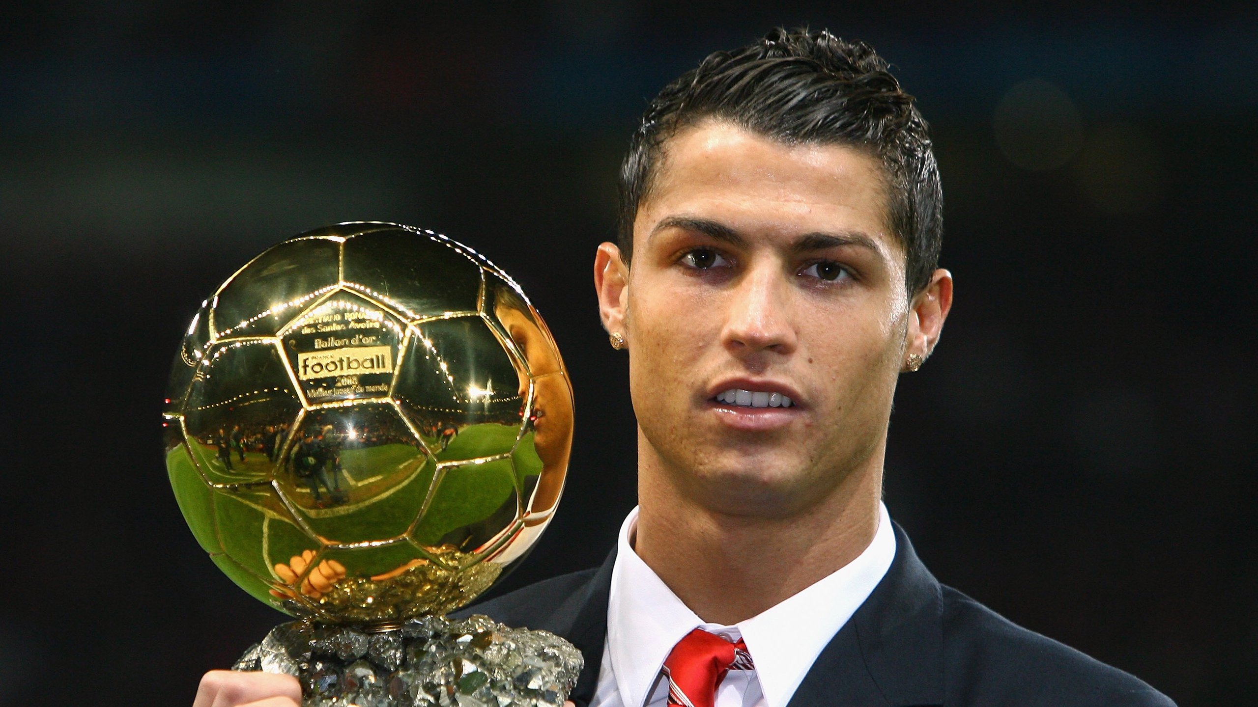 赤焰席卷绿茵场，阿劳霍铁闸与引擎的双重奏，奏响摩洛哥胜利狂想曲