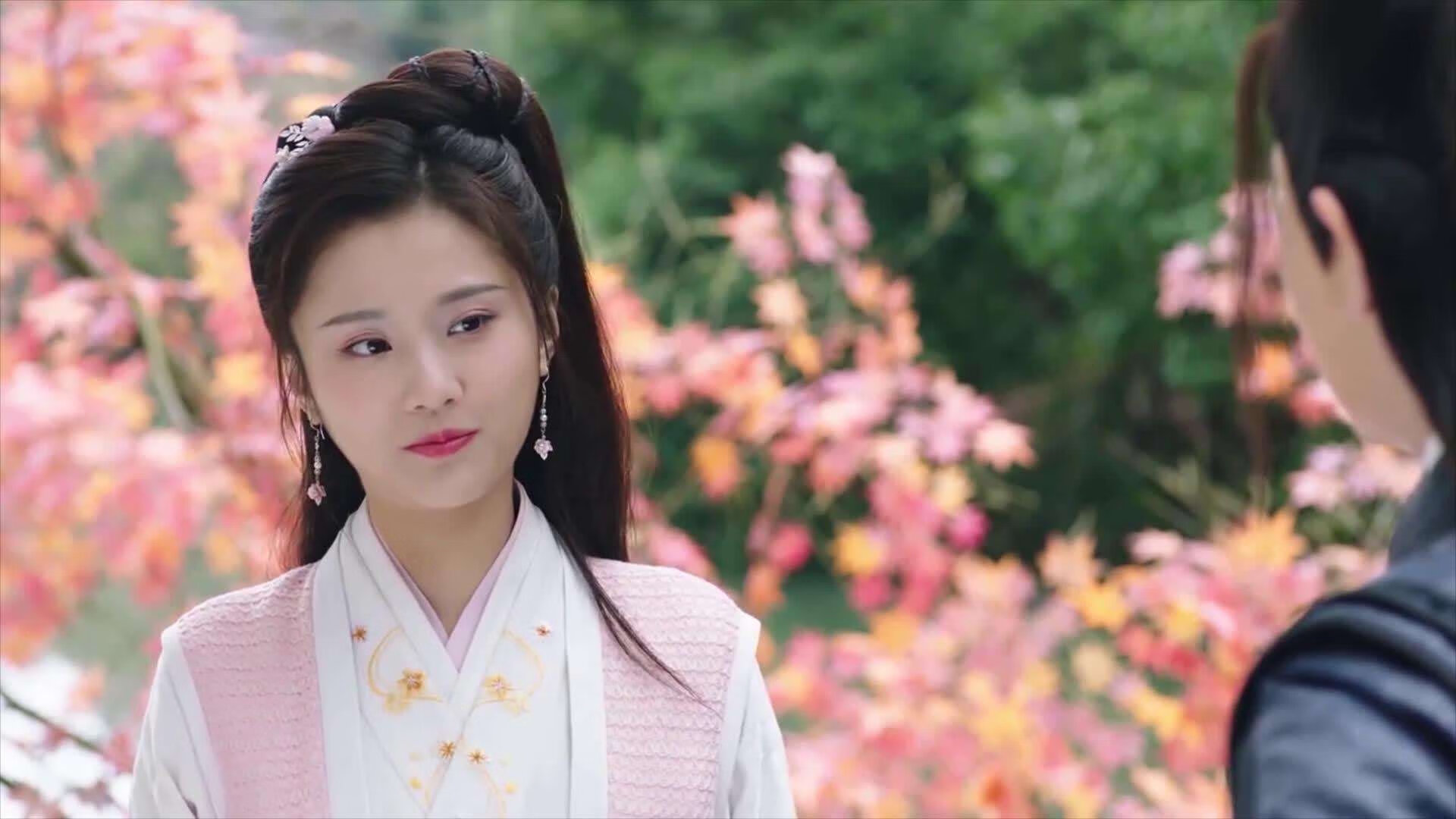 马克西爆发助76人全面压制山西队，季前赛展现统治力