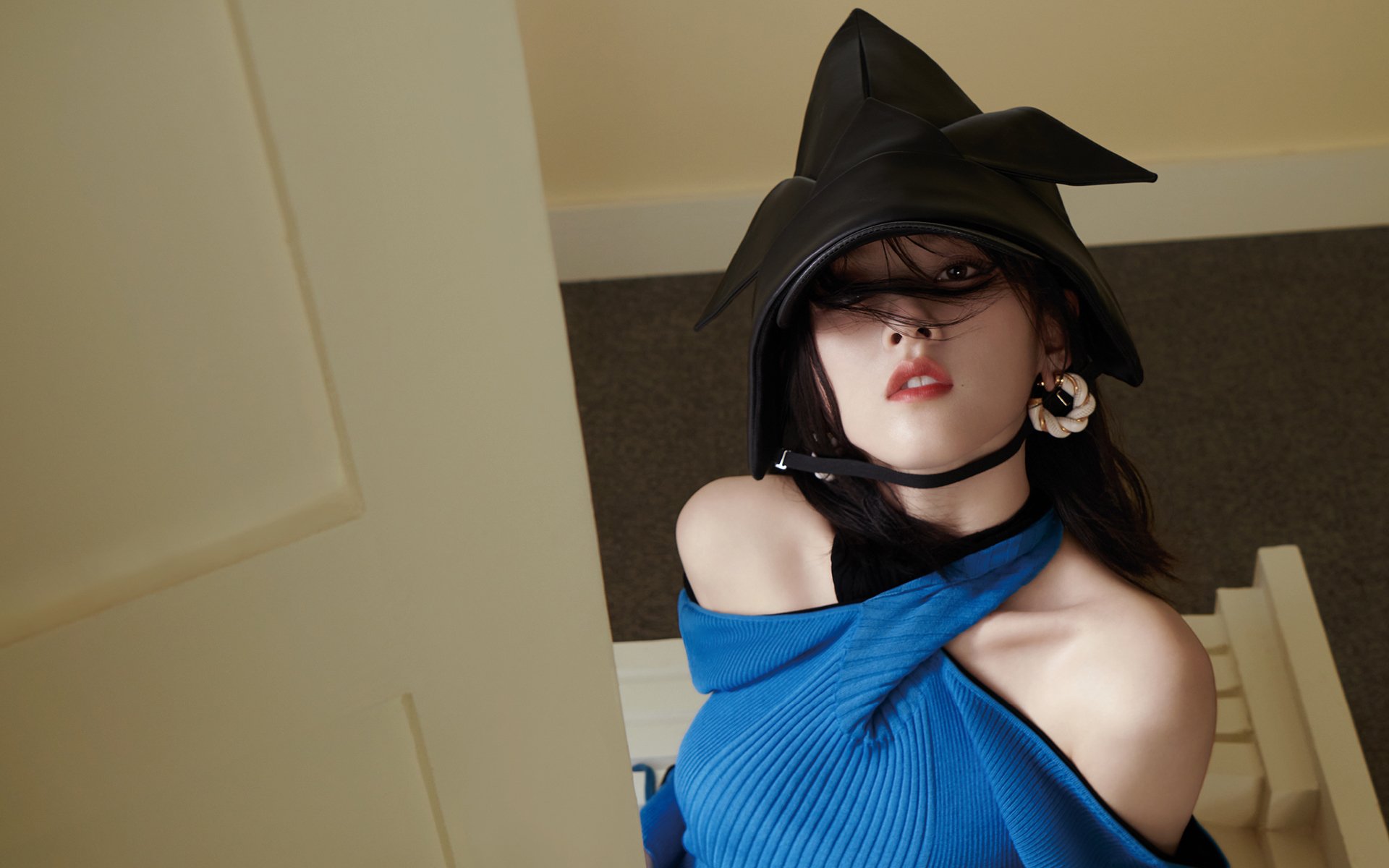 魔法契约，萨拉赫在国家德比中为巴萨锁定胜局，波兰神锋黯然失色